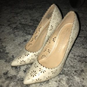 Lauren Conrad nude flower design pump